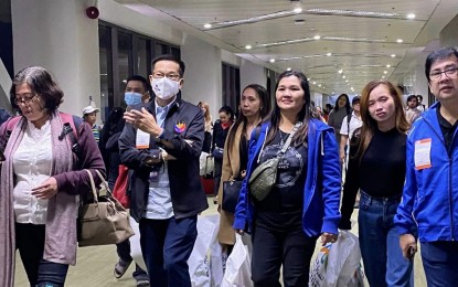 <p><strong>SAFE ARRIVAL.</strong> The first batch of two OFWs from the Palestinian authority's West Bank arrived at the NAIA Terminal 3 on Wednesday night (Nov. 8, 2023). Department of Migrant Workers OIC Hans Leo Cacdac assured the OFW returnees of all necessary assistance and support from the government. <em>(Photo courtesy of DMW)</em></p>