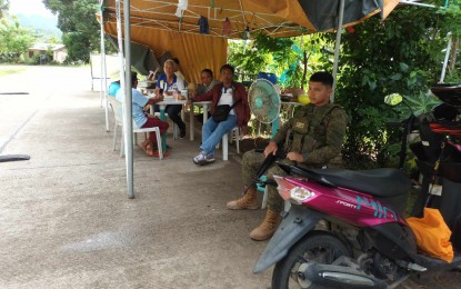 Police help MAO enforce pork quarantine in Romblon town