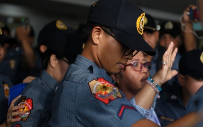 <p><strong>BAIL ALLOWED.</strong> Female police personnel secure former senator Leila de Lima as she waves to her supporters at the Muntinlupa City Hall of Justice on Monday (Nov. 13, 2023). The Muntinlupa Regional Trial Court Branch 206 allowed the former lawmaker and her four co-accused to post bail on her remaining drug case.<em> (PNA photo by Ben Pulta)</em></p>