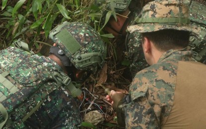 <p><strong>BOMB DISPOSAL.</strong> “Kamandag” participants train on explosive ordnance disposal (EOD) techniques in an undisclosed location in Palawan in this undated photo. The Philippine Marine Corps said Tuesday (Nov. 14, 2023) the EOD subject matter expert exchange focused on equipping participants with advanced techniques safely and efficiently in detecting, neutralizing, and disposing of explosive devices. <em>(Photo courtesy of the PMC)</em></p>