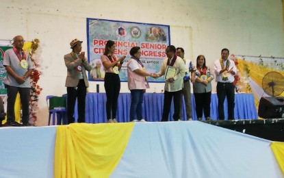<p><strong>AWARDEE</strong>. San Jose de Buenavista Mayor Elmer Untaran (fifth from left) received his Outstanding Senior Citizens Award from Governor Rhodora J. Cadiao (fourth from left) during the Senior Citizens Congress held at the Binirayan Gymnasium in San Jose de Buenavista on Tuesday (Nov. 14, 2023). Cadiao, in her message, said the annual congress gathers and recognizes the significant contributions of the seniors in their communities and the province. (<em>PNA photo by Annabel Consuelo J. Petinglay</em>)</p>