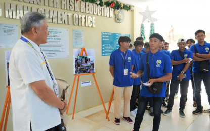 <p>PALAWAN SCHOLARS. A total of 48 provincial scholars call on Palawan Governor Dennis Socrates at the PDRRMO Building in Barangay Irawan, Puerto Princesa City on Tuesday (Nov. 14, 2023). Socrates told them to excel in their studies and assured them that the provincial government has their educational expenses covered. <em>(Photo by Izza Reynoso)</em></p>