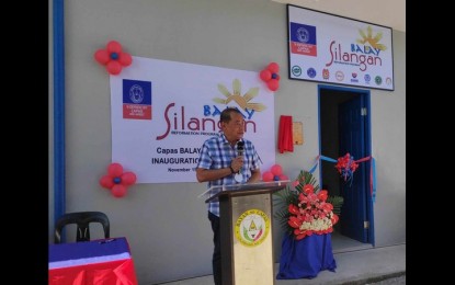 <p><strong>REFORMATION CENTER</strong>. Mayor Roseller Rodriguez delivers his message during the inauguration of the Balay Silangan Reformation Center in Barangay Cutcut 1st, Capas, Tarlac on Wednesday (Nov. 15, 2023). This is the fifth reformation center in Tarlac that will serve as a temporary refuge for drug offenders to reform them into self-sufficient and law-abiding members of society. <em>(Photo courtesy of PDEA-Central Luzon)</em></p>