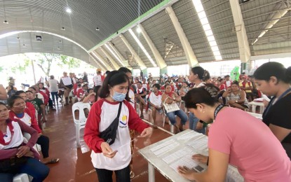 <p><strong>TUPAD PAYOUT.</strong> Beneficiaries of the government's Tulong Panghanapbuhay sa Ating Disadvantaged/Displaced (TUPAD) program in Tanjay City, Negros Oriental receive their cash assistance from the Department of Labor and Employment on Oct. 31, 2023. Over PHP9.5 million in TUPAD aid is being distributed to 1,218 beneficiaries in Guihulngan City on Wednesday and Thursday (Nov. 15 and 16, 2023). <em>(Photo courtesy of DOLE-Negros Oriental)</em></p>