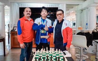 <p><strong>COURTESY CALL</strong>. National Master Oscar Joseph Cantela (center) pays a courtesy call to former Ilocos Sur Governor Luis “Chavit” Singson (right) in this undated photo before his trip to Italy for the World Youth Chess Championships. Also in the photo is Cantela’s father, Samson Kevin. <em>(Contributed photo)</em></p>