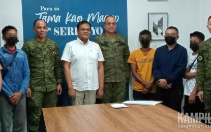 <p><strong>SURRENDER.</strong> Military officials, led by Western Mindanao Command chief Lt. Gen. William Gonzales (third from left), presented five of the eight rebels from the Dawlah Islamiyah and New People’s Army groups to South Cotabato Governor Reynaldo Tamayo (white polo) during a visit at the governor’s office on Thursday (Nov. 16, 2023). On the same day, five other rebels belonging to the Bangsamoro Islamic Freedom Fighters also yielded in Mamasapano, Maguindanao del Sur. <em>(Photo courtesy of 6ID)</em></p>