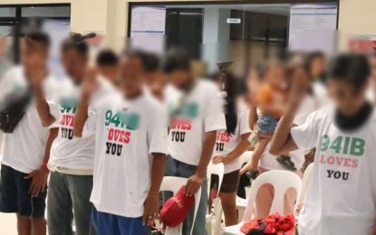 <p><strong>SURRENDER.</strong> Twenty-five New People’s Army rebels pledge allegiance to the Philippine government during a ceremony at Himamaylan City Hall in Negros Occidental on Friday (Nov. 17, 2023). The surrenderers belonged to the Central Negros 2 of the New People’s Army’s Komiteng Rehiyon-Negros, Cebu, Bohol and Siquijor.<em> (Photo courtesy of 303IB, Philippine Army)</em></p>