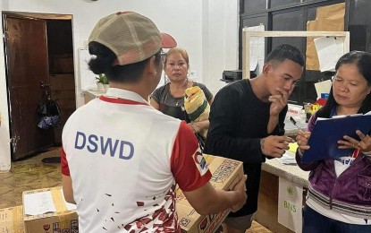 <p><strong>GOV'T AID</strong>. Department of Social Welfare and Development-Bicol (DSWD-5) personnel distribute food and non-food relief items to flood victims in Uson, Masbate on Tuesday (Nov. 21, 2023). Some 190 families or 564 individuals in the province are now taking shelter in six evacuation centers amid the floods caused by heavy rains. <em>(Photo courtesy of DSWD Bicol)</em></p>