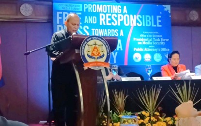 <p><strong>MEDIA SECURITY</strong>. Presidential Task Force on Media Security Executive Director Paul Gutierrez reads the messages of Department of Justice Secretary Jesus Crispin Remulla and Presidential Communications Office Secretary Cheloy Garafil during the Visayas leg of the 2023 Nationwide Media Summit at Marco Polo Hotel in Cebu City on Tuesday (Nov. 21, 2023). Remulla said the Marcos administration, through PTFoMS, is actively working to make the Philippines a safer environment for the media community. <em>(PNA photo by John Rey Saavedra)</em></p>
