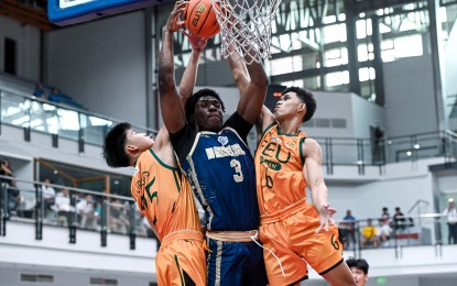 <p><strong>UPSET</strong>. Marc Burgos (No. 25) and Cabs Cabonilas (No. 5) of Far Eastern University try to stop Collins Akowe of National University at the start of the UAAP Season 86 high school boys’ basketball at the Amoranto Sports Complex in Quezon City on Tuesday (Nov. 21, 2023). The Bulldogs upset the defending champion, 70-56.<strong><em> (Photo courtesy of UAAP)</em></strong></p>