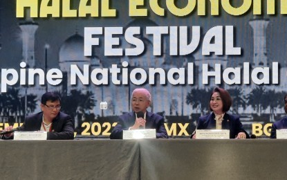 <p><strong>HALAL CHAMPIONS</strong>. Trade Secretary Alfredo Pascual (second from left) answers questions from the press during the Philippine Halal Economy Festival at the SMX Convention Center Aura in Bonifacio Global City, Taguig City on Wednesday (Nov. 22, 2023). During the event, Pascual highlighted the whole-of-government approach and partnering with halal champions to help the Philippines grow its halal ecosystem. <em>(PNA photo by Kris Crismundo)</em></p>