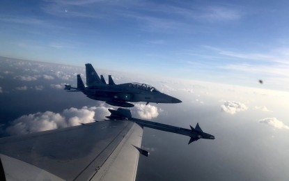 <p><strong>MARITIME PATROL.</strong> A Philippine Air Force FA-50PH jet fighter joins the maritime air patrol of the Philippines and the United States over Batanes and areas in the West Philippine Sea on Tuesday (Nov. 21, 2023). The maritime cooperative activity between the Armed Forces of the Philippines (AFP) and the US Indo-Pacific Command (USINDOPACOM) will run until Nov. 23.<em> (Photo courtesy of the PAF)</em></p>