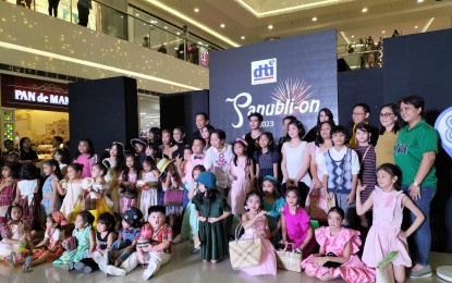<p><strong>YOUNG MODELS.</strong> About 60 children and teens join the community fashion show of the 2023 Panubli-on (heritage) trade fair organized by the Department of Trade and Industry and held in a mall in Iloilo City on Nov. 18, 2023. Panubli-on creative director PJ Arañador, in an interview on Wednesday (Nov. 22, 2023) said the show’s purpose is for children to have awareness, education, and patronage of local handloom textiles, fashion accessories, and crafts. <em>(PNA photo by PGLena)</em> </p>