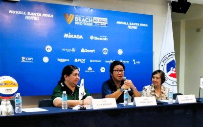 <p><strong>BEACH VOLLEY</strong>. Philippine National Volleyball Federation president Ramon "Tats" Suzara (center) talks about the World Beach Tour during the event's launch at the Philippine Sports Commission Conference Hall inside the Rizal Memorial Sports Complex in Manila on Wednesday (Nov. 22, 2023). With him are Ayala Land vice president May Rodriguez (left) and PSC Commissioner Olivia "Bong" Coo. <em>(PNA photo by Jean Malanum)</em></p>