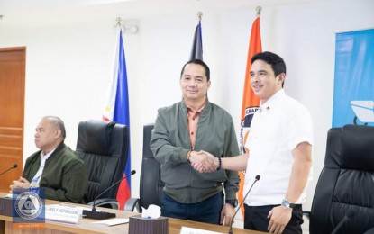 <p><strong>PARTNERS.</strong> Office of Civil Defense administrator Undersecretary Ariel Nepomuceno (left) and Angkas CEO George Royeca shake on their offices’ disaster response cooperation after the signing ceremony held in Camp Aguinaldo, Quezon City on Wednesday (Nov. 22, 2023). Under the agreement, the OCD and Angkas would form an advanced delivery system for transporting essential goods and fast-track emergency response efforts during calamities. <em>(Photo courtesy of the OCD)</em></p>