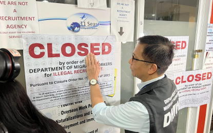 <p><strong>SHUTDOWN</strong>. Department of Migrant Workers (DMW) Officer-In-Charge Undersecretary Hans Leo Cacdac shuts down on Friday (Nov. 24, 2023) the 11 Sea’s Immigration Services in Pasay City that offers jobs in Poland and in Canada and charges applicants with exorbitant fees. The DMW said the consultancy firm is neither licensed to recruit Filipino workers overseas nor does it have any approved job orders. <em>(Photo courtesy of DMW) </em></p>