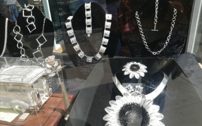 <p><strong>LOCAL PRIDE.</strong> Some of the hand-crafted silver items displayed at the Pilak Silver Shop located in front of the Botanical Garden in Baguio City. Artisans who transform silver into intricately-designed items and jewelries are sustaining Baguio’s silver craft industry amid the proliferation of imported machine-made items. <em>(PNA photo by Liza T. Agoot)</em></p>