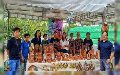 <p><strong>ENHANCED CRAFTS</strong>. Members of Himbon Contemporary Artists Group pose with some of the crafts they developed together with Iloilo and Guimaras artisans. Himbon vice president Vic Fario, in an interview Tuesday (Nov. 28, 2023), said they would like to inspire artisans, encourage them to evolve their designs and explore a wider market. <em>(Photo courtesy of Himbon Facebook)</em></p>