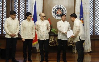 <p><strong>CLIMATE ADAPTATION PROJECTS.</strong> President Ferdinand R. Marcos Jr. leads the ceremonial turnover of the People's Survival Fund (PSF) at the President's Hall of Malacañan Palace in Manila on Wednesday (Nov. 29, 2023). In his speech, Marcos hoped that the implementation of the PSF-funded local climate adaptation projects will be successful. <em>(PNA photo by Alfred Frias)</em></p>