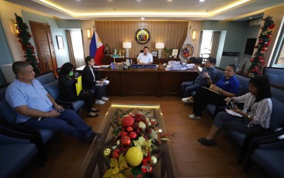 <p><strong>NUTRITIOUS FOOD</strong> – Iloilo City Mayor Jerry P. Treñas (center) meets with Department of Science and Technology (DOST) regional director Engr. Rowen Gelonga (third from right) where they talked about the production of nutritious food, including a food mix and enhanced nutribun (e-nutribun) for the feeding program on Tuesday (Nov. 28, 2023). Engr. Gelonga in an interview on Wednesday (Nov. 29), said they are now in the drafting stage of the technical design of the processing plant as they intend to roll out the project next year. <em>(Photo courtesy of Arnold Almacen/City Mayor’s Office)</em></p>
<p> </p>