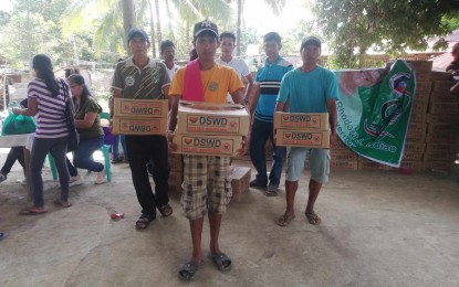 <p><strong>CARAVAN OF SERVICES.</strong> Barangay officials in the Municipality of San Remigio assist in distributing family food packs to their constituents during the caravan of services in Barangay Sumaray on Tuesday (Dec. 5, 2023). San Remigio Municipal Mayor Margarito Mission, Jr. said in his message that the caravan has already benefitted all the 45 barangays of their municipality. (<em>PNA photo by Annabel Consuelo J. Petinglay</em>)</p>