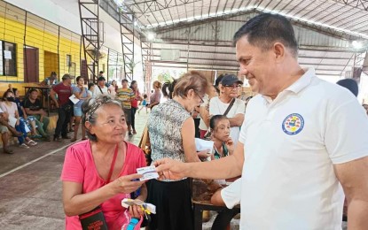 <p><strong>HEALTH CARD</strong>. A resident of Barangay Bata, with village chief Remus Abaring (right), receives her Bacolod City Comprehensive Health Program family membership health card on Monday (Dec. 4, 2023). The city’s flagship health program has enrolled about 80,000 families, of which 28,000 have already received their family health membership cards. (<em>Photo courtesy BacCHP Facebook page</em>)</p>