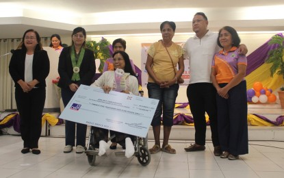 <p><strong>OUTSTANDING WOMEN.</strong> Jerlyn P. Cabugnason from Sundu-an, Manjuyod town, Negros Oriental (in wheelchair) is awarded the 1st place in the Babayeng Garbo sa Katilingban contest in Dumaguete City on Thursday (Dec. 7, 2023). The Garbo Awards culminated the 18-day campaign to end violence against women and children. (<em>Photo courtesy of the Philippine Information Agency - Negros Oriental)</em></p>
