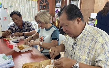 <p><strong>FREE LUNCH</strong>. Government workers, as well as select visitors at the Ilocos Norte Capitol, get free lunch from Governor Matthew Joseph Manotoc on Thursday (Dec. 7, 2023). This has been an annual tradition for the governor as a birthday and early Christmas treat for the government employees.<em> (Photo by Leilanie Adriano)</em></p>