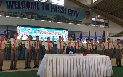<p><strong>READY</strong>. Passi City Mayor Stephen Palmares (seated), also the camp chief of the 80-hectare Pintados de Passi Camp, poses with some participants of the 18th National Scout Jamboree after a press conference on Friday (Dec. 8, 2023). The scouting event in Iloilo province's component city on Dec. 11 to 17 will gather around 35,000 scouts and scoutmasters from across the country. <em>(PNA photo by PGLena)</em></p>
<p> </p>