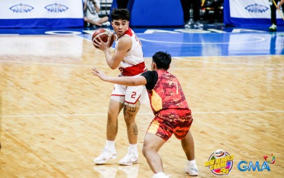 <p><strong>HERO</strong>. San Beda University's Jacob Cortez (No. 2) is tightly guarded by Mapua's Kobe Dalisay during Game 2 of the NCAA Season 99 men's basketball finals at Mall of Asia Arena in Pasay City on Sunday (Dec. 10, 2023). Cortez scored 21 points in leading the Red Lions to the series-tying victory, 71-65. <em>(NCAA photo)</em></p>