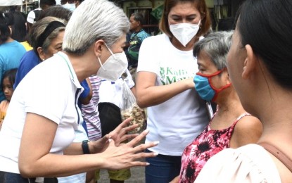 <p>Manila Mayor Honey Lacuna (left) <em>(Photo courtesy of Manila City Hall Reporters Association)</em></p>