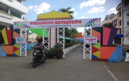 <p><strong>TRADE FAIR.</strong> “Produkto Antiqueño” trade, tourism, agri-aqua fair, which runs from Dec.11-20, 2023 helps farmers, micro, small and medium entrepreneurs, local government units and cooperatives promote their products and earn income. The fair is part of the annual Binirayan Festival of Antique that opened on Dec. 1. (<em>PNA photo by Annabel Consuelo J. Petinglay</em>)</p>