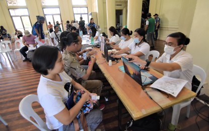 <p><strong>DRUG TEST</strong>. Employees of the Negros Occidental provincial government queue up to undergo mandatory drug testing at the Capitol Social Hall in Bacolod City on Tuesday (Dec. 12, 2023). Eight employees who tested positive for drug use and 20 others whose results were in the “gray” zone were subjected to confirmatory tests. (<em>Photo courtesy of Negros Occidental-PIO</em>)</p>