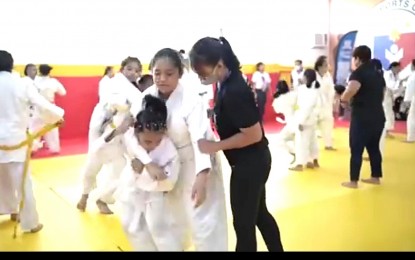 <div dir="auto"><strong>CONTINUING PRACTICE</strong>. Young judokas in Baguio City do a form practice on the sidelines of a judo competition in Metro Manila in 2022. Judokas and athletes from other sports disciplines will be in Metro Manila for the twin sporting events Batang Pinoy and Philippine National Games from Dec. 17 to 22. <em>(Photo courtesy of Arlene Motilla Facebook)</em></div>