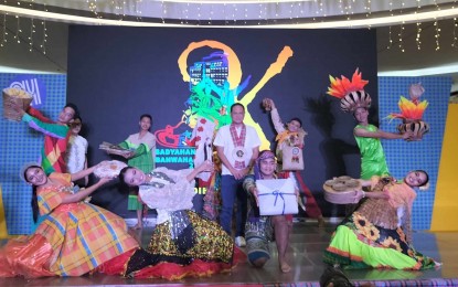 <p><strong>LAUNCHED.</strong> Iloilo Governor Arthur Defensor Jr. leads the launch of the “Kasadyahan sa Kabanwahanan” at the SM City Iloilo in the afternoon of Wednesday (Dec. 13, 2023). In his message, Defensor said he looks forward to capturing the “Fun, Foodie, Friendly Iloilo” slogan of the province in the event. <em>(PNA photo by PGLena)</em></p>
