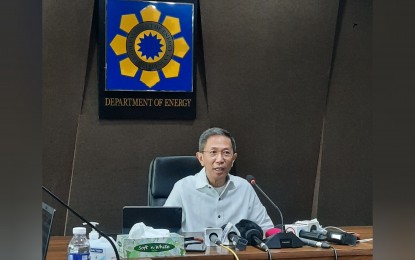 <p><strong>EL NIÑO PREPARATION</strong>. Department of Energy Secretary Raphael Lotilla holds press briefing at the DOE office in Taguig City on Thursday (Dec. 14, 2023). At the briefing, Lotilla provided the general picture of the country's power supply and demand for 2024 amid the El Niño phenomenon. <em>(PNA photo by Kris Crismundo)</em></p>