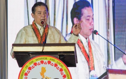 <p><strong>GOOD GOVERNANCE.</strong> Speaker Ferdinand Martin Romualdez commends the Department of the Interior and Local Government’s awardees of the 2023 Seal of Good Local Governance during the awards rites at The Manila Hotel on Thursday (Dec. 14, 2023). In his keynote message, Romualdez said the PHP5.768 trillion 2024 national budget provides for the increased share in the taxes of local government units as mandated in the Mandanas ruling, which should enable them to further improve governance in their localities. <em>(Photo courtesy of Office of the Speaker)</em></p>