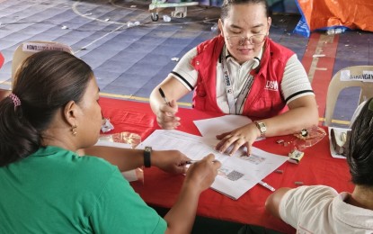DSWD distributes livelihood aid to Mayon-affected families in Albay