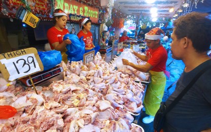 <p><strong>POSSIBLE PRICE MANIPULATION.</strong> Dressed chicken at the Bankerohan Public Market in Davao City in this photo taken on Dec. 20, 2023. The Department of Agriculture on Wednesday (July 17, 2024) warned unscrupulous traders who may be behind a possible price manipulation in a public market in Metro Manila where chicken is sold at up to PHP 250 per kg. <em>(PNA photo by Robinson Niñal Jr.)</em></p>