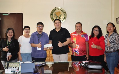 <p><strong>KADIWA GRANT.</strong> The Department of Agriculture - Caraga, through Executive Director Ricardo Oñate Jr. (3rd from left), hands over the PHP5 million Kadiwa financial grant to the municipality of Nasipit, Agusan del Norte on Friday (Dec. 22, 2023). Two farmers’ organizations also received financial grants. (<em>Photo courtesy of DA-13)</em></p>