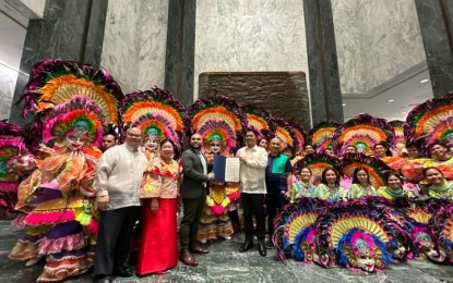 <p><strong>GOING GLOBAL</strong>. Masskara Festival dancers and Bacolod City officials led by Mayor Alfredo Abelardo Benitez (center in Barong Tagalog) visit the New York State Capitol in Albany City on June 1, 2023. They were welcomed by the first Filipino-American elected to the state legislature, Assemblyman Steven Raga, who organized the first Philippine Independence Day celebration at the state capitol. (<em>File photo from Albee Benitez’s Facebook page</em>)</p>