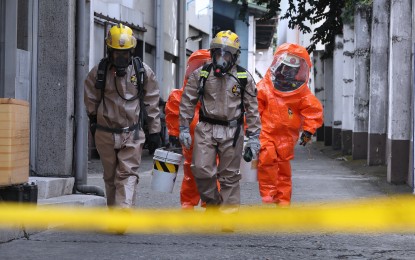 <p><strong>AMMONIA LEAK.</strong> Clad in hazmats, members of the Bureau of Fire Protection respond to an ammonia leak incident in an ice plant in Quezon City.  In a statement on Friday (Dec. 29, 2023), the city government said it will investigate to determine the cause of the leak. <em> (PNA file photo) </em></p>