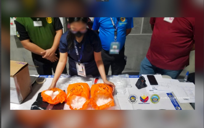<p><strong>BUSTED</strong>. Suspected shabu, valued at more than PHP100 million, which arrived from the US on Dec. 18, 2023, is confiscated by the Bureau of Customs in Port of Clark in Pampanga. The illegal drugs were declared as brochures. <em>(Photo courtesy of BOC)</em></p>