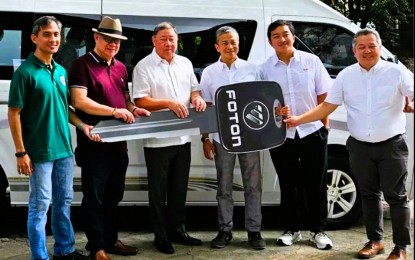 <p><strong>DONATED VAN</strong>. Philippine Athletics receive the symbolic key during the turnover ceremony of a van at the PhilSports Complex in Pasig City on Jan. 2, 2024. In the photos are (L-R) Philippine Athletics secretary general Edward Kho, special assistant to Philippine Athletics president Reli de Leon, Philippine Athletics president Terry Capistrano, Foton Motors Philippines president Rommel Sytin, executive Timothy Sytin and general manager Levi Santos. <em>(Contributed photo)</em></p>