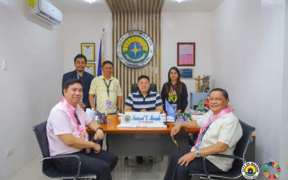 <p><strong>AID.</strong> Maasin City Mayor Nacional Mercado (center) meets with Department of Science and Technology Eastern Visayas regional director Ernesto Granada (seated, right) during the turnover of PHP500,000 worth of assistance on Wednesday (Jan. 3, 2023). Mercado said the assistance will be used for the formulation and installation of an appropriate digital infrastructure platform to improve the efficiency, accuracy, and transparency of local government services. <em>(Photo courtesy of Maasin City)</em></p>