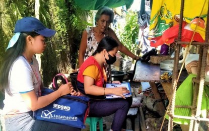 <p><strong>ASSESSMENT.</strong> Social workers from the Department of Social Welfare and Development (DSWD) Eastern Visayas regional office (DSWD-8) assess the status of a family in Samar province in this undated photo. DSWD-8 information officer Jonalyndie Chua on Thursday (Jan. 4, 2024) said the agency has resumed the assessment of at least 20,306 poor families in Eastern Visayas classified as “not found” in the Listahanan 3 database. <em>(Photo courtesy of DSWD)</em></p>