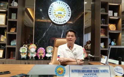 <p><strong>POWER SUPPLY CONCERNS</strong>. Bacolod City Mayor Alfredo Abelardo Benitez, in a press conference on Monday (Jan. 8, 2024), confirms the plan to conduct a power summit for Negros Island to ensure sufficient power supply for the city and the province of Negros Occidental. “We really have a surplus in power supply in Negros Island. If we can harness first locally-produced power for our own consumption, we will not have to rely on supply elsewhere,” he said. (<em>PNA photo by Nanette L. Guadalquiver</em>)</p>