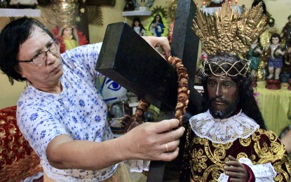 <p><strong>FEAST OF BLACK NAZARENE</strong>. Devotees of the Black Nazarene are expected to join the Traslacion on Tuesday (Jan. 9, 2024). President Ferdinand R. Marcos Jr. said the Feast of the Black Nazarene is a celebration of the Almighty’s enduring mercy and boundless love bestowed upon everyone. <em>(PNA file photo)</em></p>