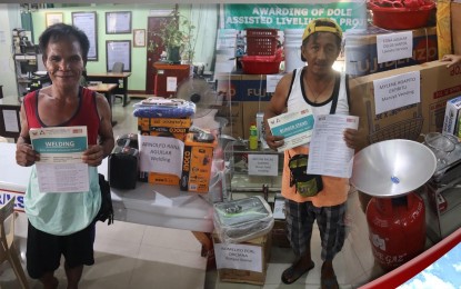 Parents of child laborers in Albay, Camarines get gov't livelihood aid