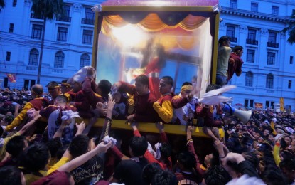 <p><strong>MISTY.</strong> The Black Nazarene is a bit blurry due to condensation as light rains marked the start of the "Traslacion" that started from the Quirino Grandstand in Manila on Tuesday (Jan. 9, 2024). The religious gathering that is also the Quiapo feast day is the most popular in the country. <em>(PNA photo by Benjamin Pulta)</em></p>